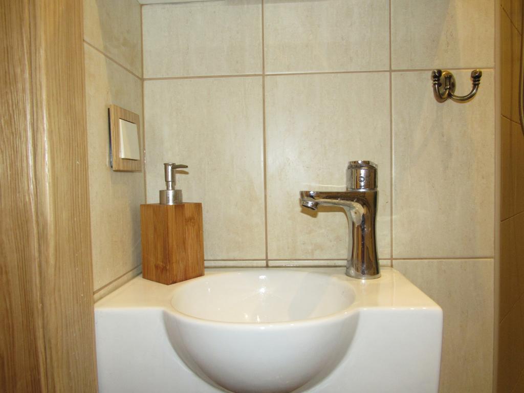Antik Apart Hotel Рига Экстерьер фото